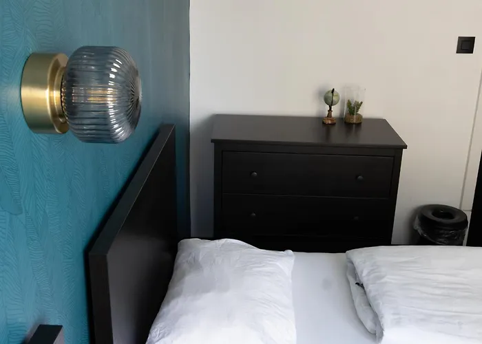 Hotel pres du College: St Christopher'S Inn Bruges - The Bauhaus